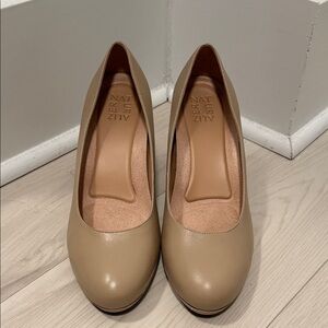 Naturalizer Women's Nude Beige Leather Heels- Michelle 10W